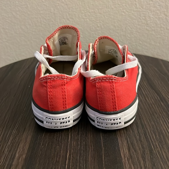 (2) Red Converse Chuck Taylor All Star Classics Unisex - Picture 4 of 12